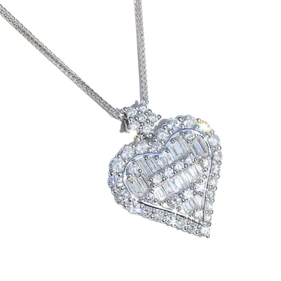 🎁 Silver Crystal Heart Necklace - Picture 4 of 7